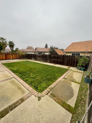 600 Robert Ave, Ripon, CA 95366