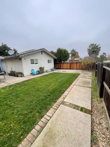 600 Robert Ave, Ripon, CA 95366