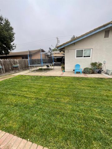 600 Robert Ave, Ripon, CA 95366