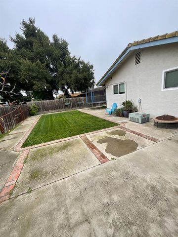 600 Robert Ave, Ripon, CA 95366