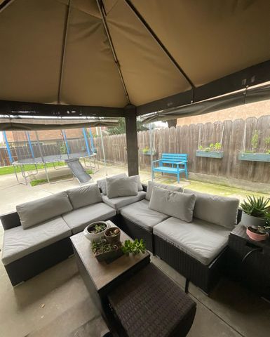 600 Robert Ave, Ripon, CA 95366