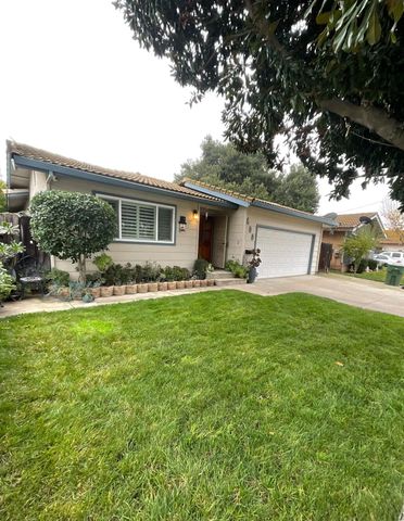 600 Robert Ave, Ripon, CA 95366