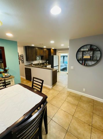 600 Robert Ave, Ripon, CA 95366