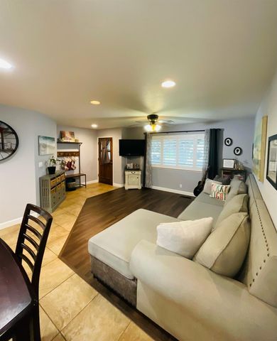 600 Robert Ave, Ripon, CA 95366