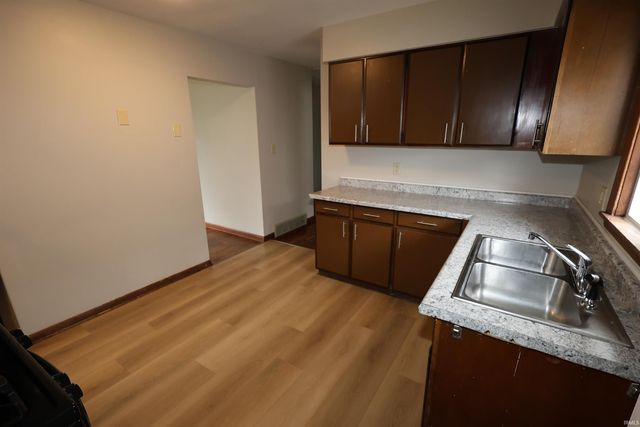 602 Meridian Street, Mishawaka, IN 46544