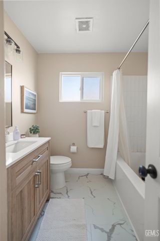 2624 Renegade Avenue, Bakersfield, CA 93305