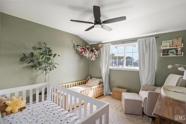 2624 Renegade Avenue, Bakersfield, CA 93305