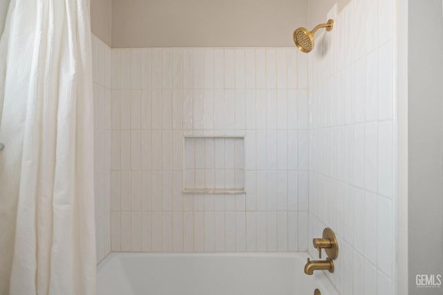 2624 Renegade Avenue, Bakersfield, CA 93305