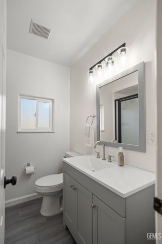 2624 Renegade Avenue, Bakersfield, CA 93305