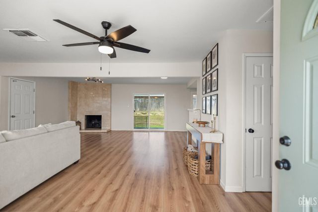 2624 Renegade Avenue, Bakersfield, CA 93305