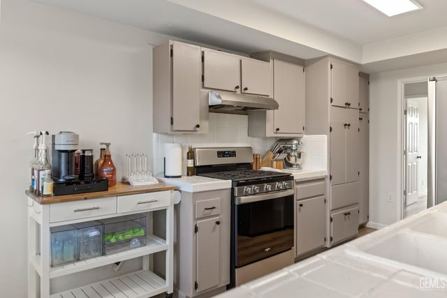 2624 Renegade Avenue, Bakersfield, CA 93305