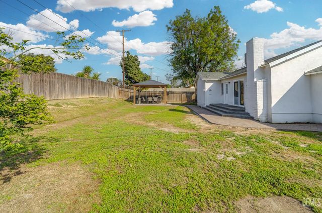 2624 Renegade Avenue, Bakersfield, CA 93305