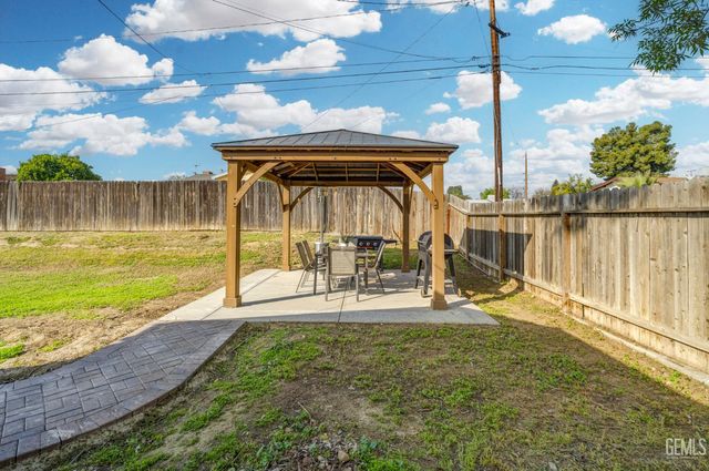 2624 Renegade Avenue, Bakersfield, CA 93305