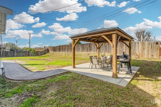 2624 Renegade Avenue, Bakersfield, CA 93305