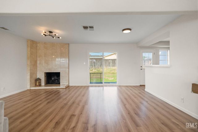 2624 Renegade Avenue, Bakersfield, CA 93305