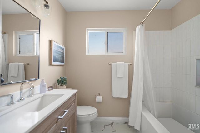 2624 Renegade Avenue, Bakersfield, CA 93305