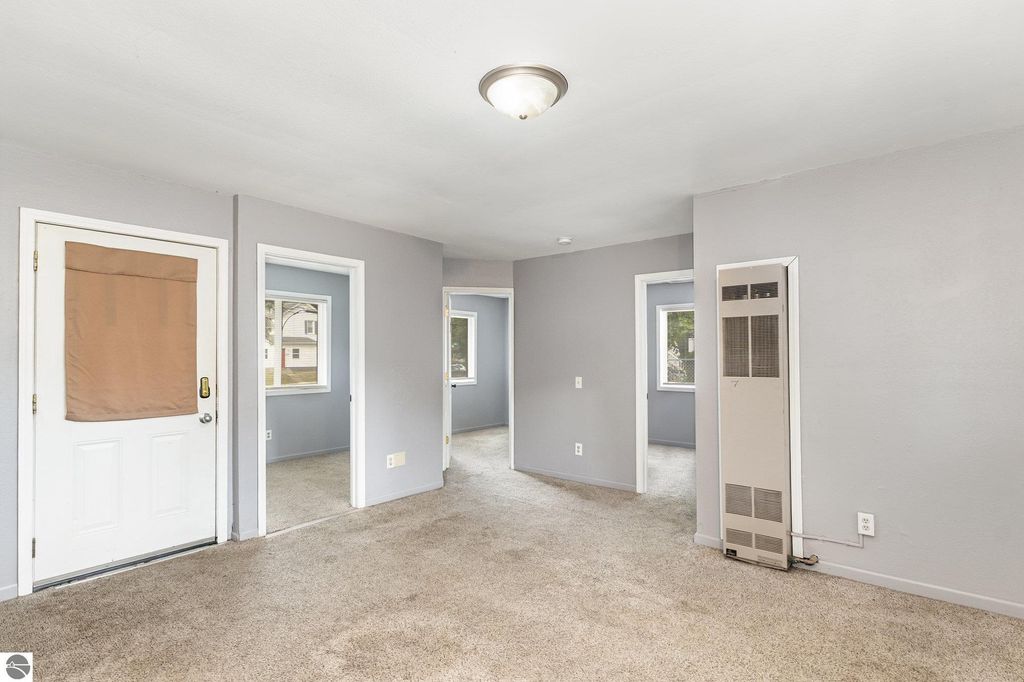 Image 10 of property listing at 805 S Douglas Drive, Mt Pleasant, MI 48858