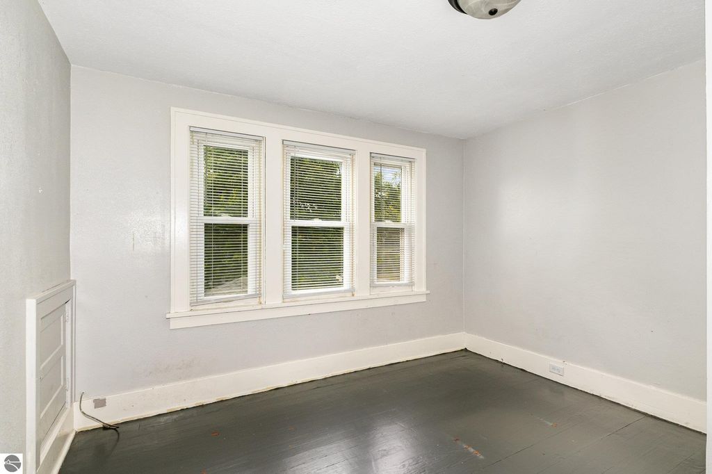 Image 16 of property listing at 805 S Douglas Drive, Mt Pleasant, MI 48858