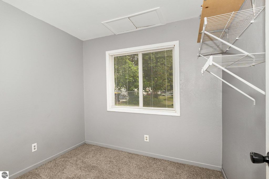 Image 21 of property listing at 805 S Douglas Drive, Mt Pleasant, MI 48858