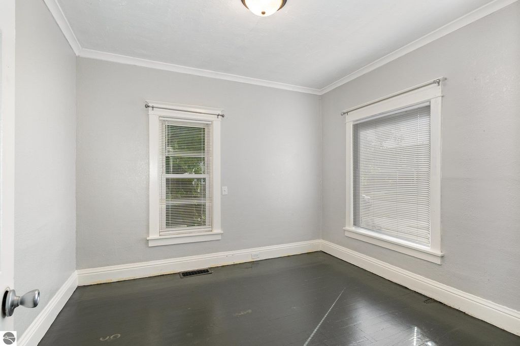 Image 23 of property listing at 805 S Douglas Drive, Mt Pleasant, MI 48858