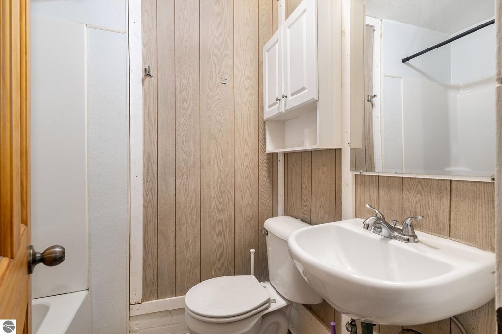 Image 24 of property listing at 805 S Douglas Drive, Mt Pleasant, MI 48858