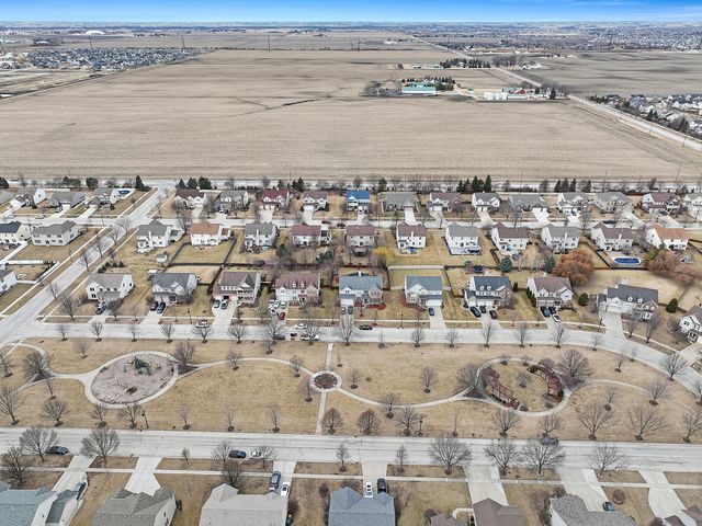 617 Northgate Lane, Shorewood, IL 60404