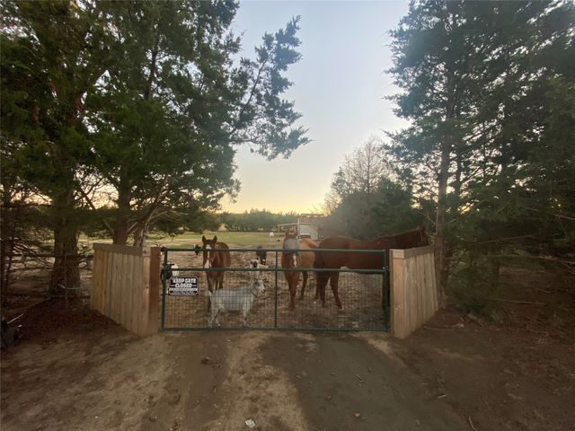 660 County Road 2184, Gainesville, TX 76240