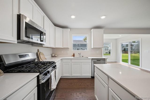 713 Whisperwood Way, Chelsea, MI 48118