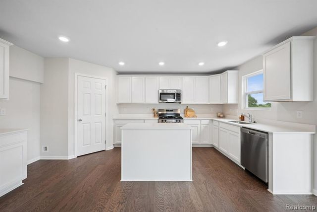 713 Whisperwood Way, Chelsea, MI 48118