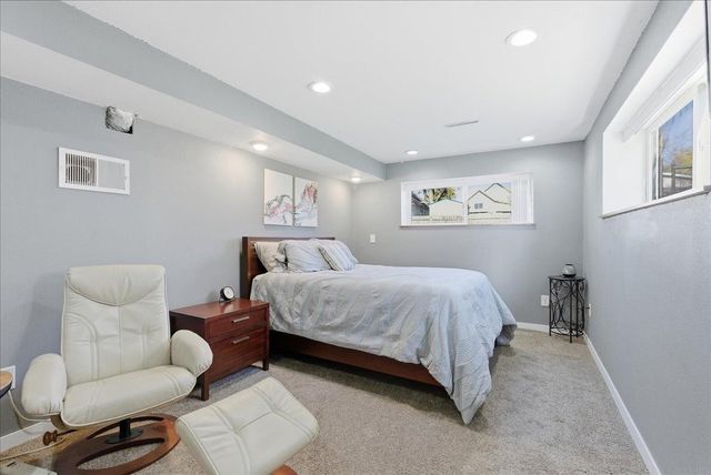 927 W 14th Street, Cedar Falls, IA 50613