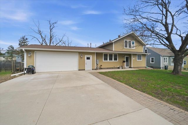 927 W 14th Street, Cedar Falls, IA 50613