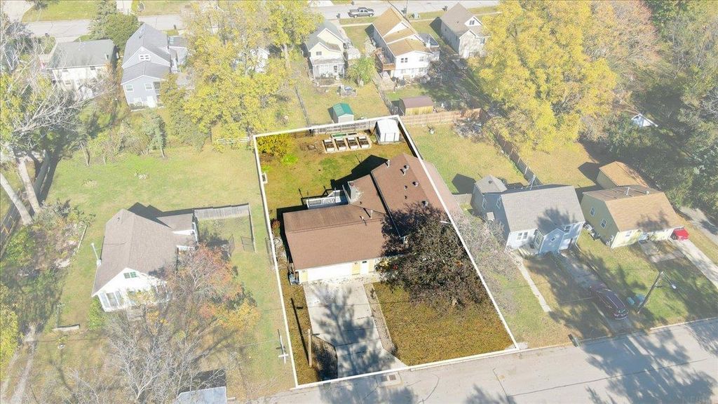 927 W 14th Street, Cedar Falls, IA 50613