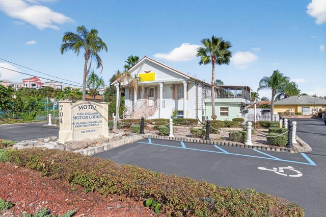 704 N Dixie Highway, Lantana, FL 33462