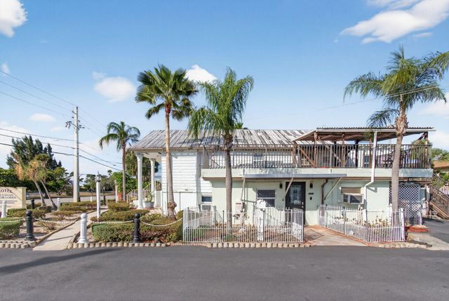 704 N Dixie Highway, Lantana, FL 33462