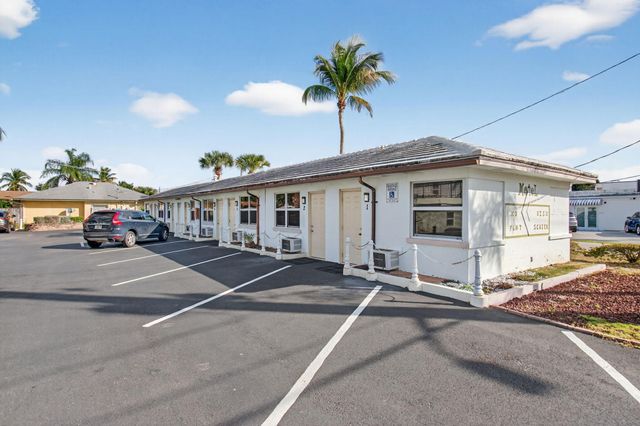 704 N Dixie Highway, Lantana, FL 33462