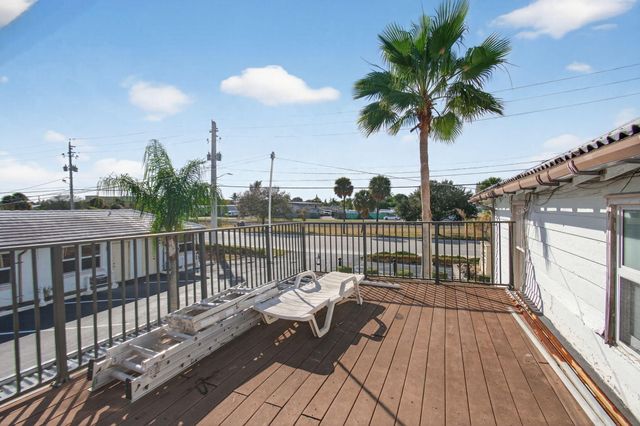 704 N Dixie Highway, Lantana, FL 33462