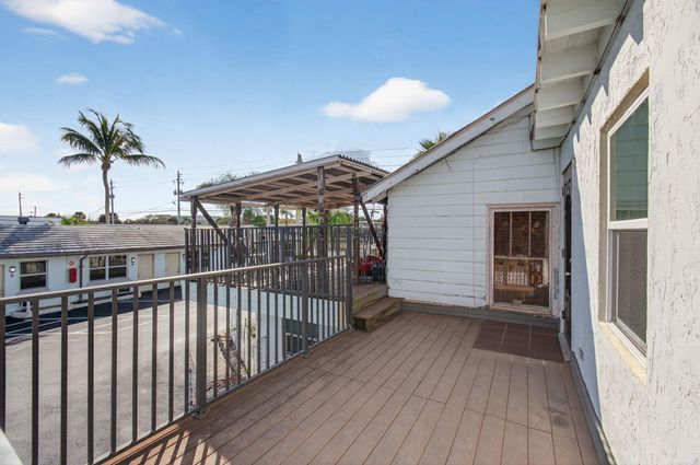 704 N Dixie Highway, Lantana, FL 33462