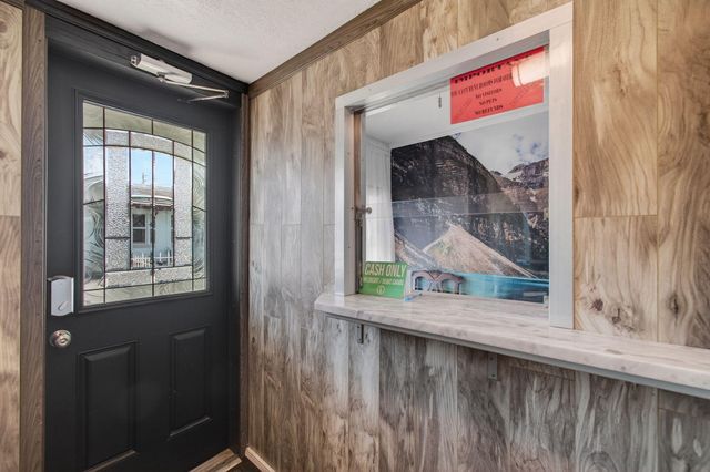 704 N Dixie Highway, Lantana, FL 33462