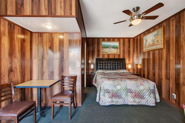 704 N Dixie Highway, Lantana, FL 33462