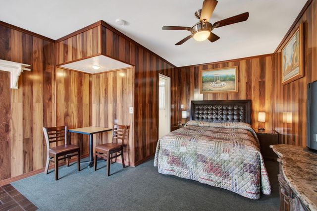 704 N Dixie Highway, Lantana, FL 33462