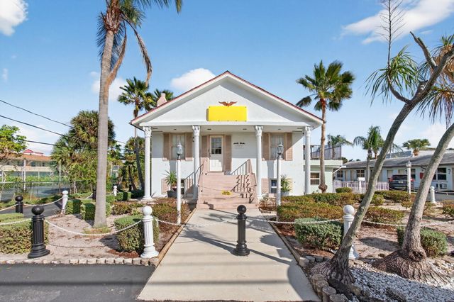 704 N Dixie Highway, Lantana, FL 33462