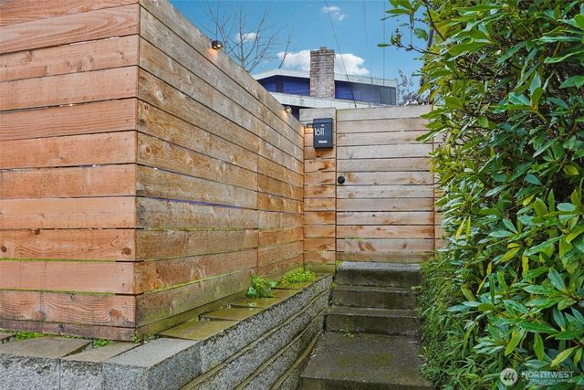 1609 E Alder Street, Seattle, WA 98122