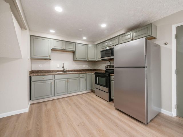 660 Cherry Hollow Road, E, Columbus, OH 43228