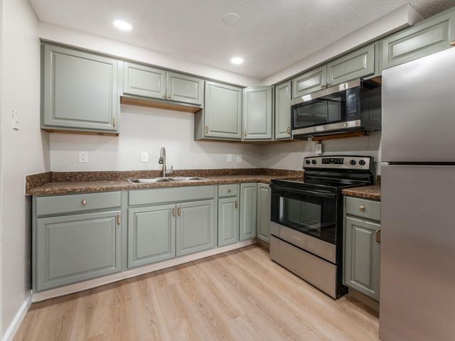 660 Cherry Hollow Road, E, Columbus, OH 43228
