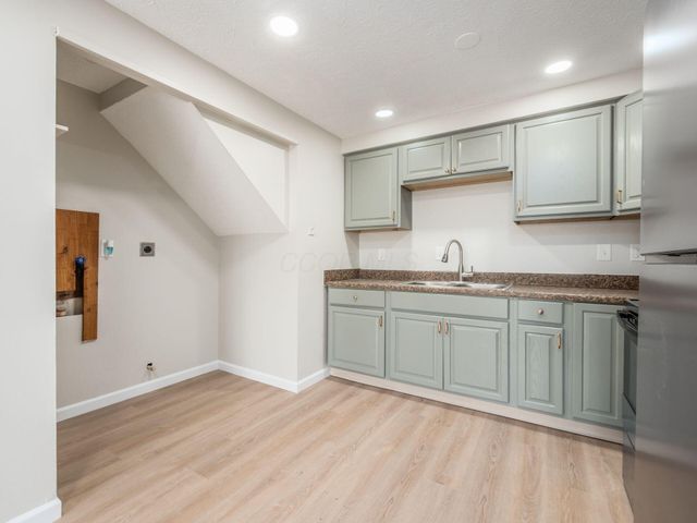 660 Cherry Hollow Road, E, Columbus, OH 43228