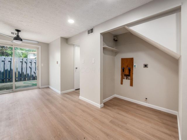 660 Cherry Hollow Road, E, Columbus, OH 43228