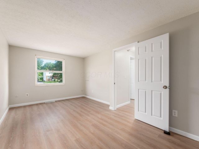 660 Cherry Hollow Road, E, Columbus, OH 43228