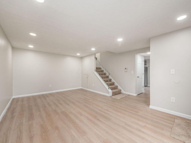 660 Cherry Hollow Road, E, Columbus, OH 43228