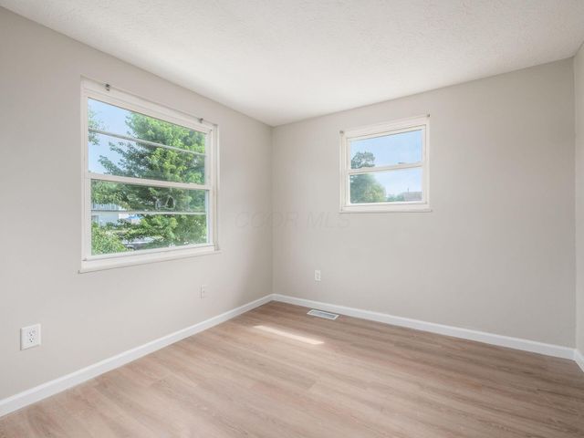 660 Cherry Hollow Road, E, Columbus, OH 43228