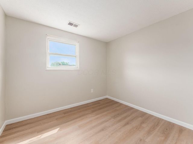 660 Cherry Hollow Road, E, Columbus, OH 43228